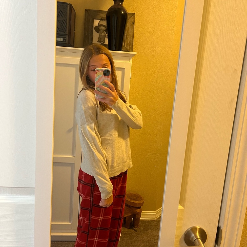 banana republic cream/ white sweater